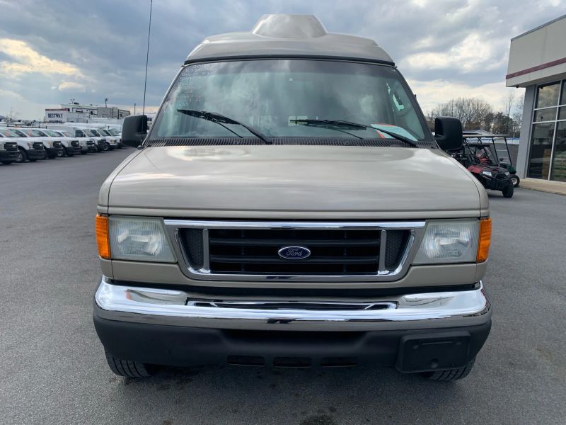 Used 2007 Ford E-350 - photo 8