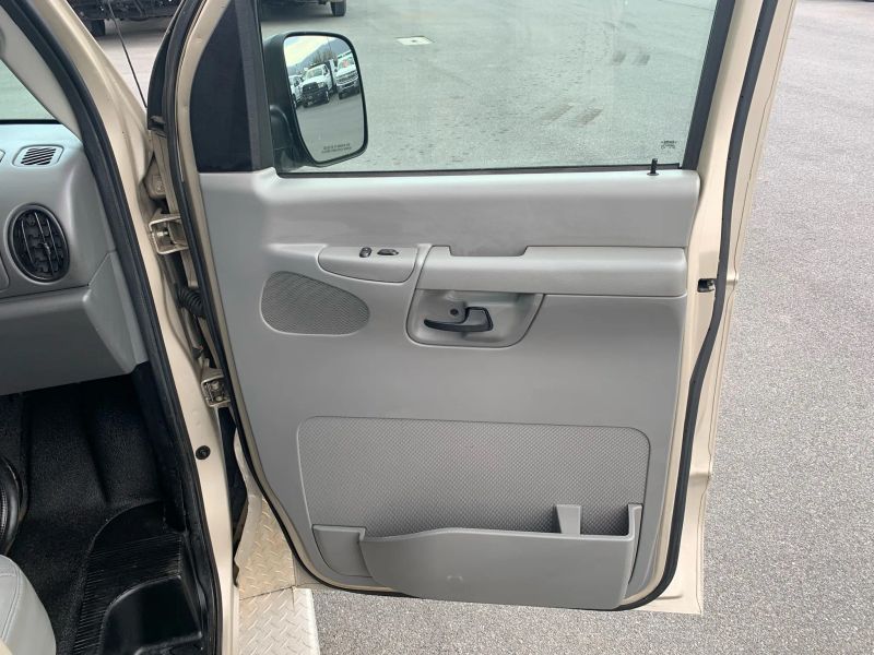 Used 2007 Ford E-350 - photo 25
