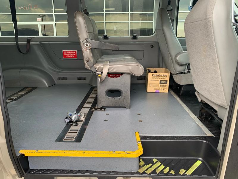 Used 2007 Ford E-350 - photo 31