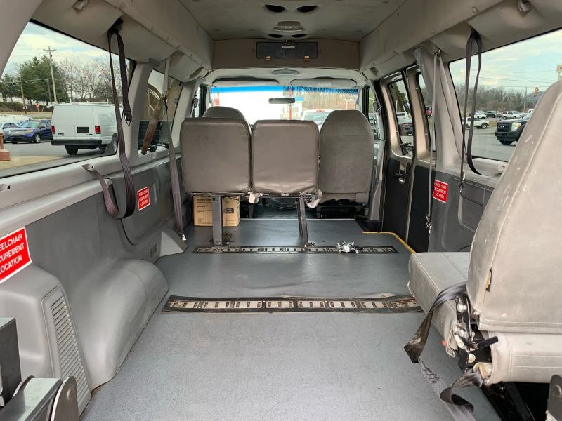 Used 2007 Ford E-350 - photo 47