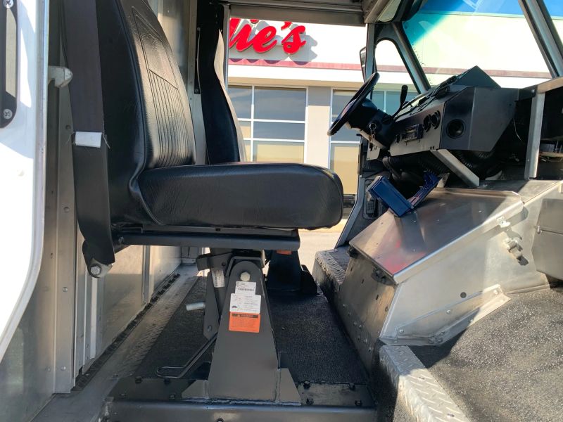 Used 2014 Ford E-350 - photo 19