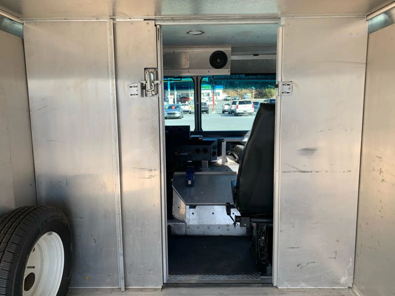 Used 2014 Ford E-350 - photo 26