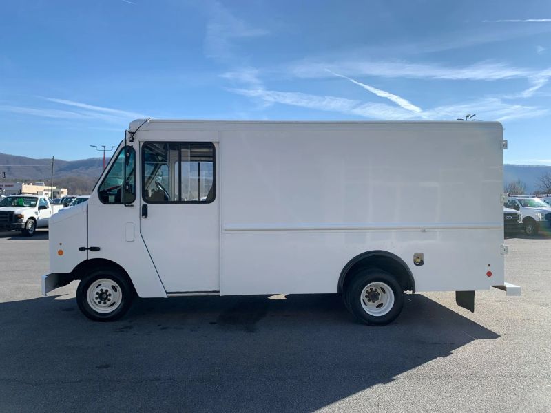 Used 2014 Ford E-350 - photo 8