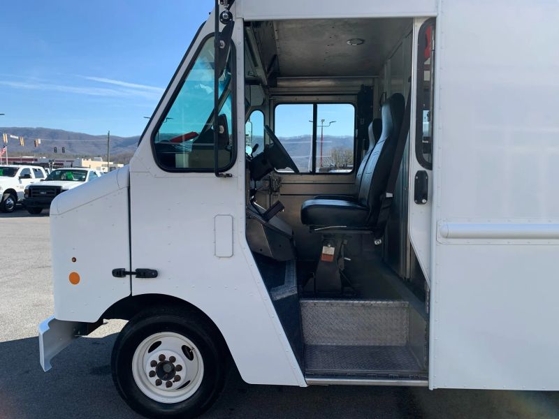Used 2014 Ford E-350 - photo 9