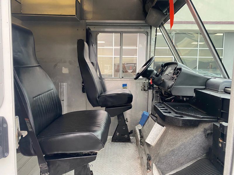 Used 2013 Ford E-350 - photo 18