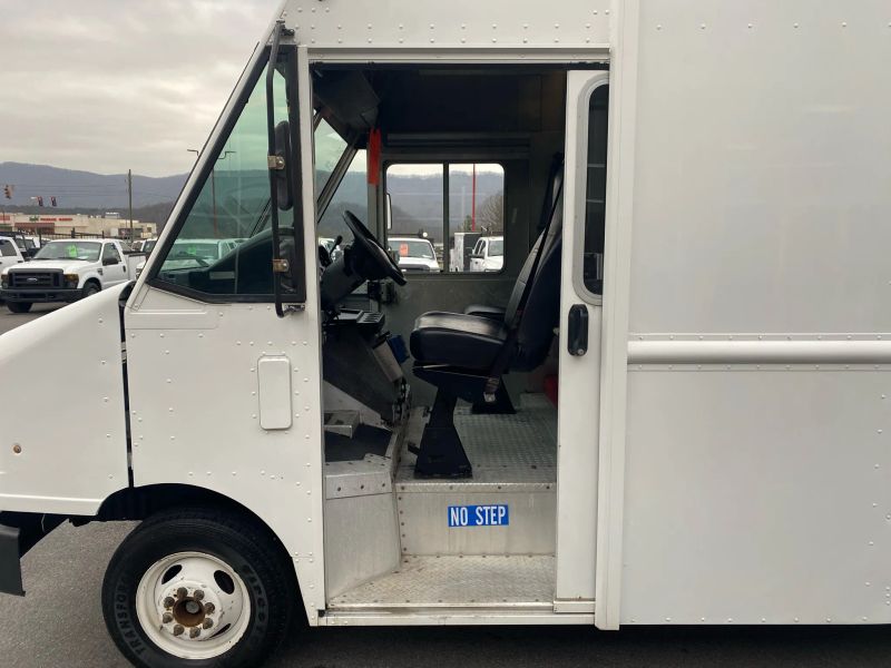 Used 2013 Ford E-350 - photo 9