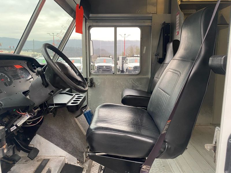 Used 2013 Ford E-350 - photo 10