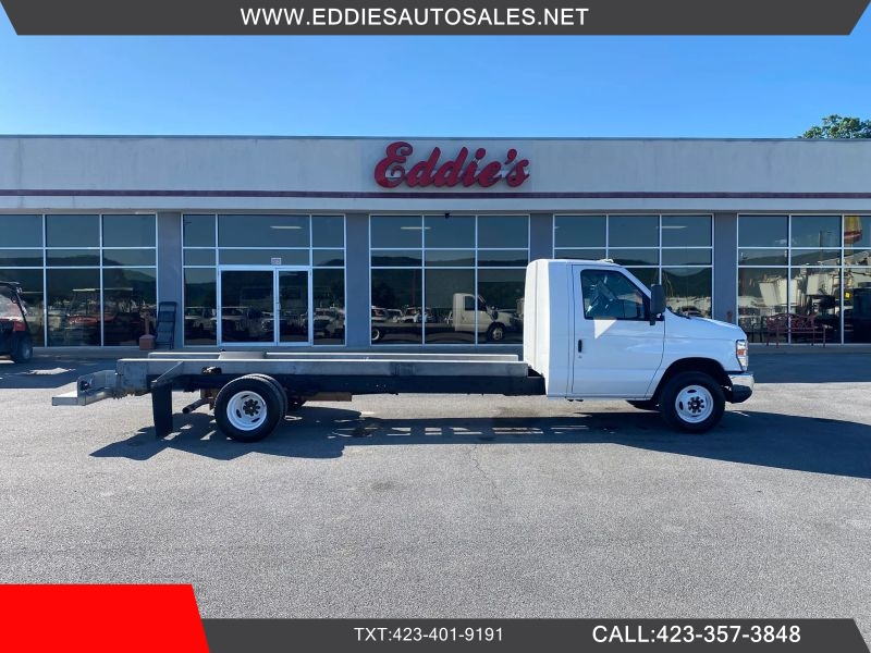 Used 2011 Ford E-450 - photo 1