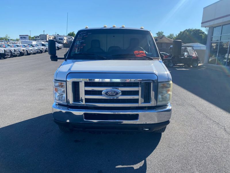 Used 2011 Ford E-450 - photo 2