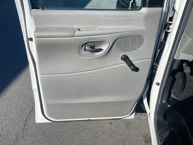 Used 2011 Ford E-450 - photo 10