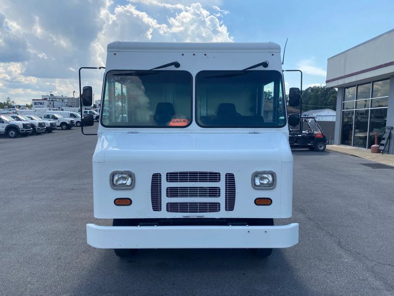 Used 2017 Ford E-350 - photo 2