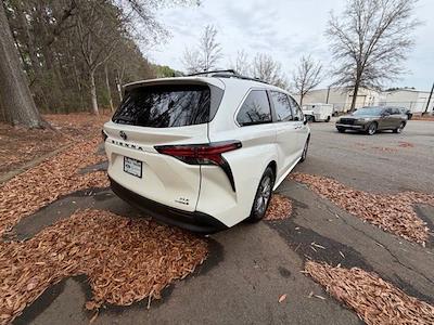 Used 2021 Toyota Sienna XLE Minivan for sale #AFB00367A - photo 2