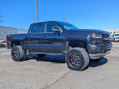 Used 2017 Chevrolet Silverado 1500 LT Crew Cab for sale #AFD46951B - photo 2