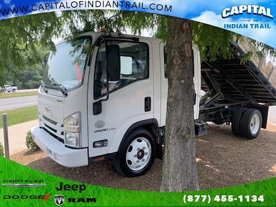 Used 2018 Chevrolet LCF 5500HD Base Crew Cab 4x2 Flatbed Truck for sale #13R8749A - photo 1