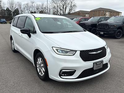 Used 2025 Chrysler Pacifica - photo 1