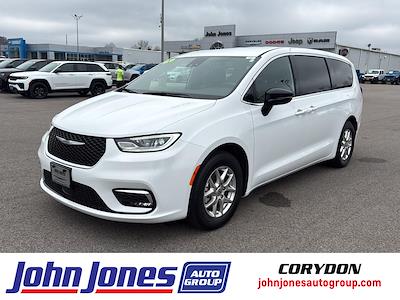 Used 2025 Chrysler Pacifica - photo 1