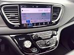 Used 2025 Chrysler Pacifica Select Minivan thumbnail 4