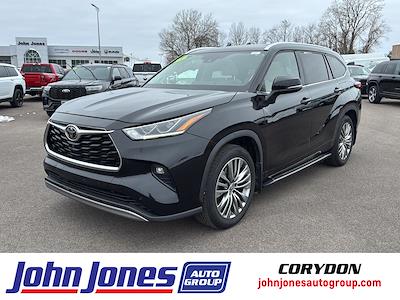 Used 2022 Toyota Highlander - photo 1