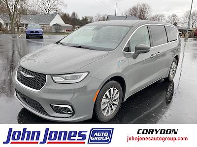 Used 2022 Chrysler Pacifica - photo 1