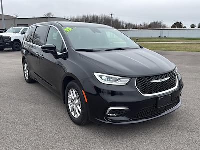 Used 2025 Chrysler Pacifica - photo 1