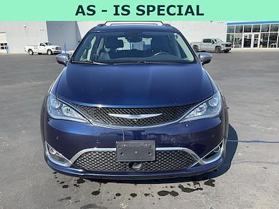 Used 2017 Chrysler Pacifica Limited Minivan for sale #KX5630T-1 - photo 2