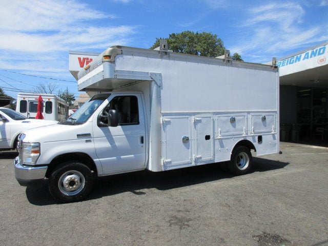 Used 2016 Ford E-350 - photo 1