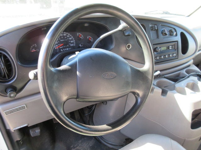 Used 2001 Ford E-350 - photo 12