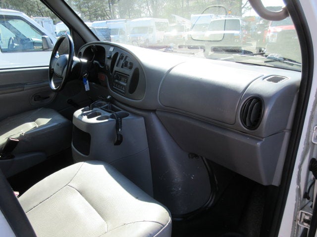 Used 2001 Ford E-350 - photo 16