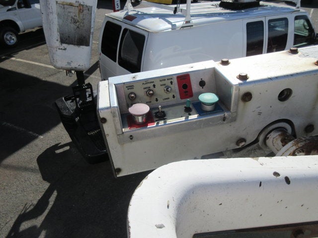 Used 2001 Ford E-350 - photo 17