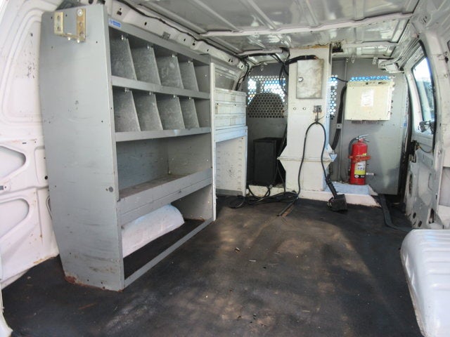 Used 2001 Ford E-350 - photo 2