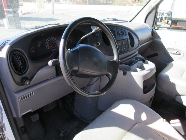 Used 2001 Ford E-350 - photo 9