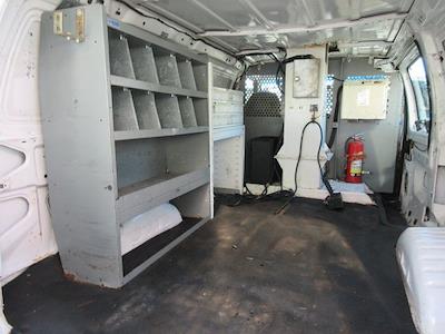 Used 2001 Ford E-350 - photo 2