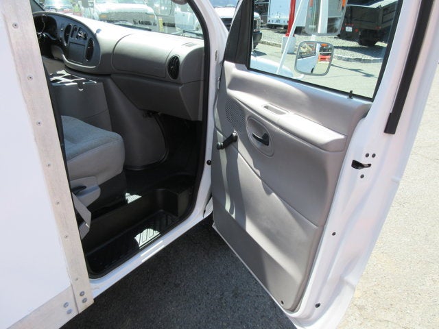 Used 2001 Ford E-450 - photo 14
