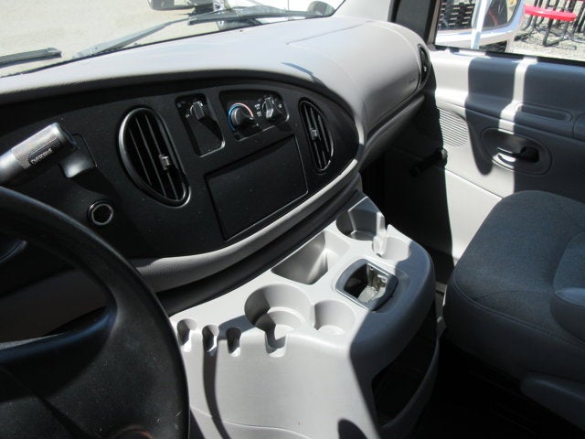 Used 2001 Ford E-450 - photo 16