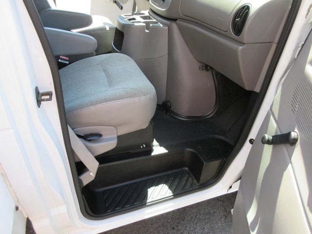 Used 2001 Ford E-450 - photo 21