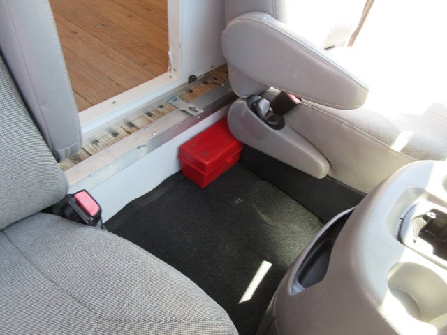 Used 2001 Ford E-450 - photo 22