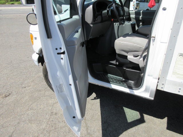 Used 2001 Ford E-450 - photo 24