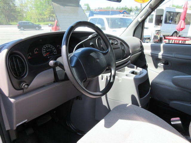 Used 2001 Ford E-450 - photo 8