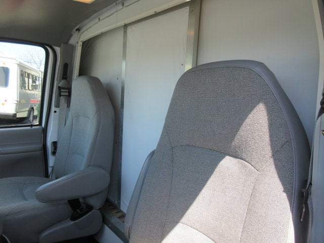 Used 2001 Ford E-450 - photo 9