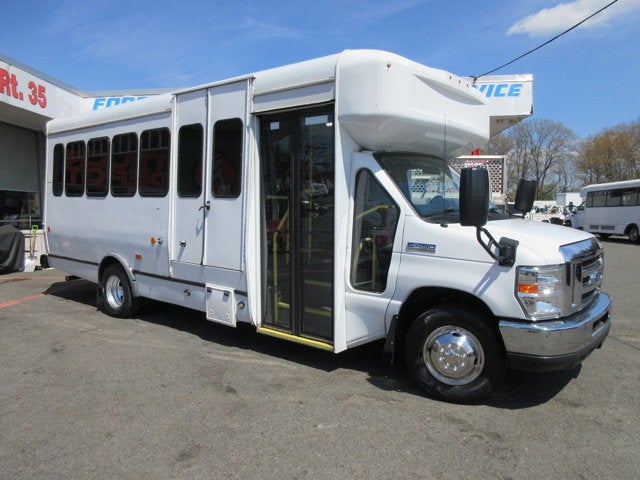 Used 2017 Ford E-450 - photo 5