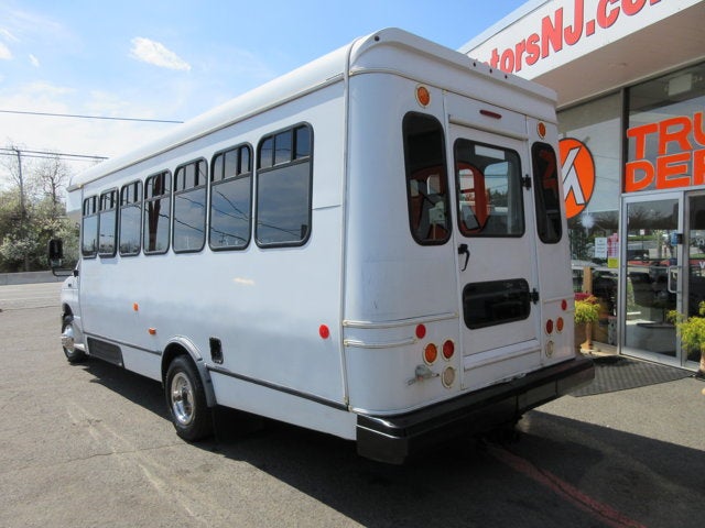 Used 2017 Ford E-450 - photo 2