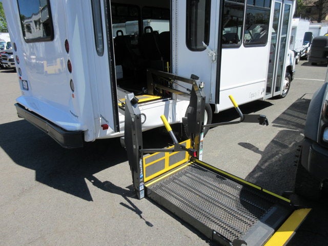 Used 2023 Ford E-450 - photo 7