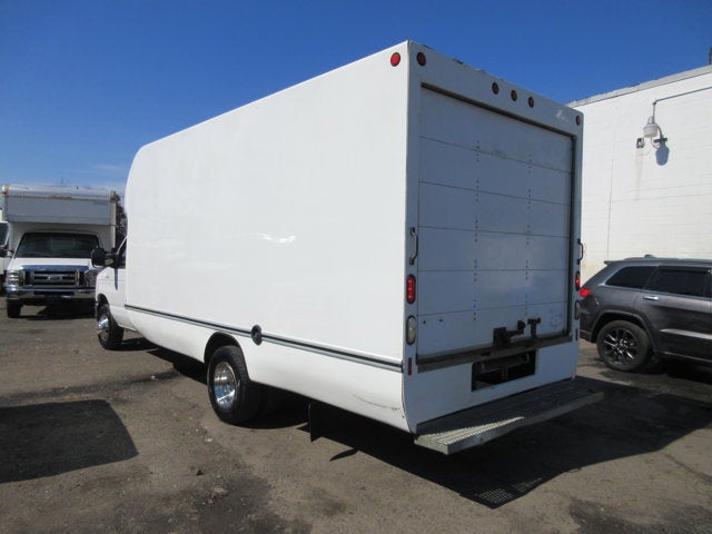 Used 2010 Ford E-450 - photo 2