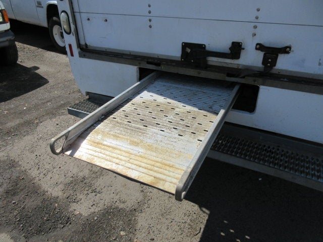 Used 2010 Ford E-450 - photo 9