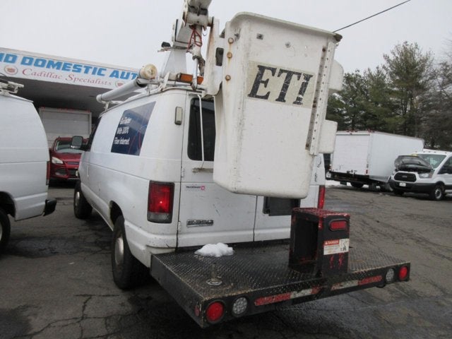 Used 2007 Ford E-350 - photo 2