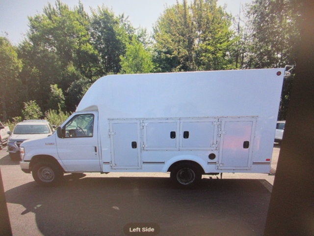 Used 2017 Ford E-350 - photo 2