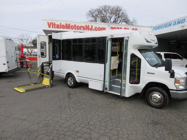Used 2017 Ford E-450 - photo 5