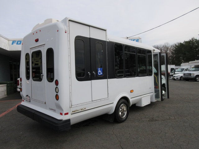 Used 2017 Ford E-450 - photo 2