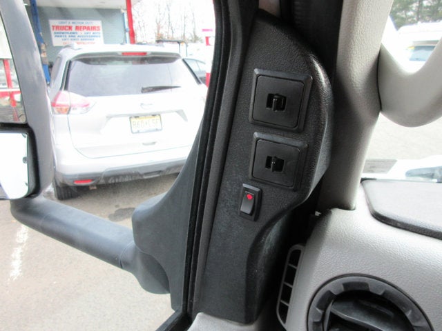 Used 2017 Ford E-450 - photo 33