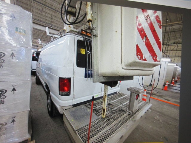 Used 2011 Ford E-350 - photo 6